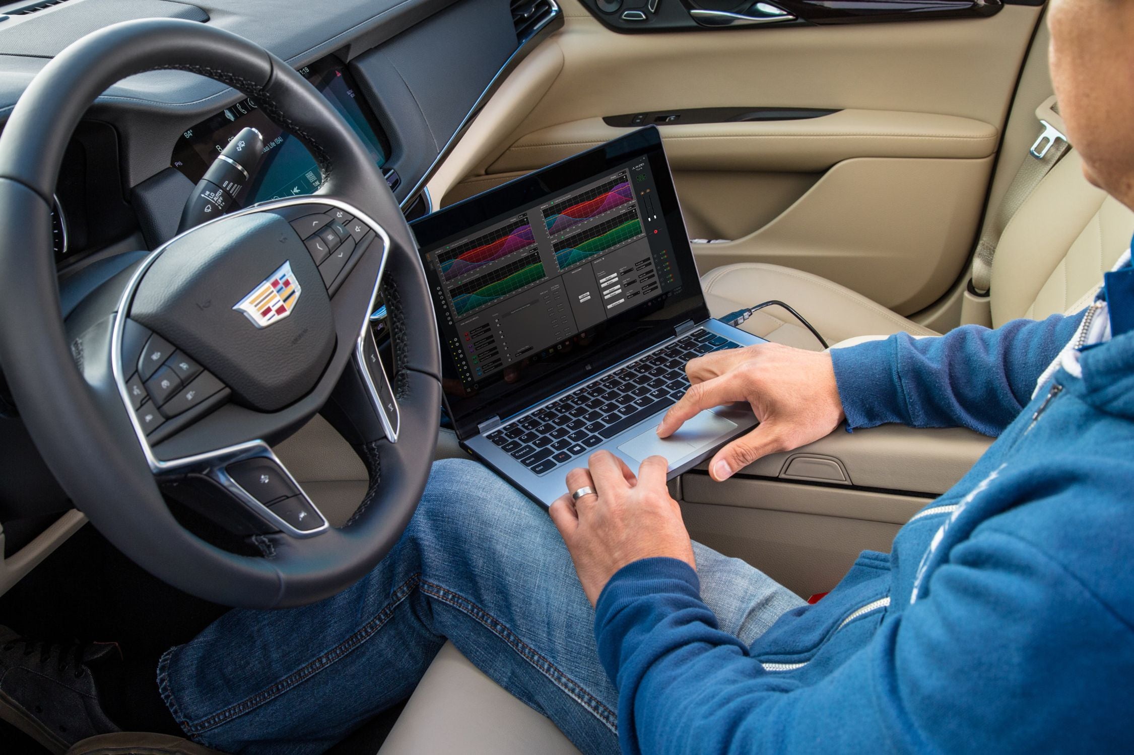 Hand on a Laptop Tuning a FiX-86 with TüN Software in a Cadillac