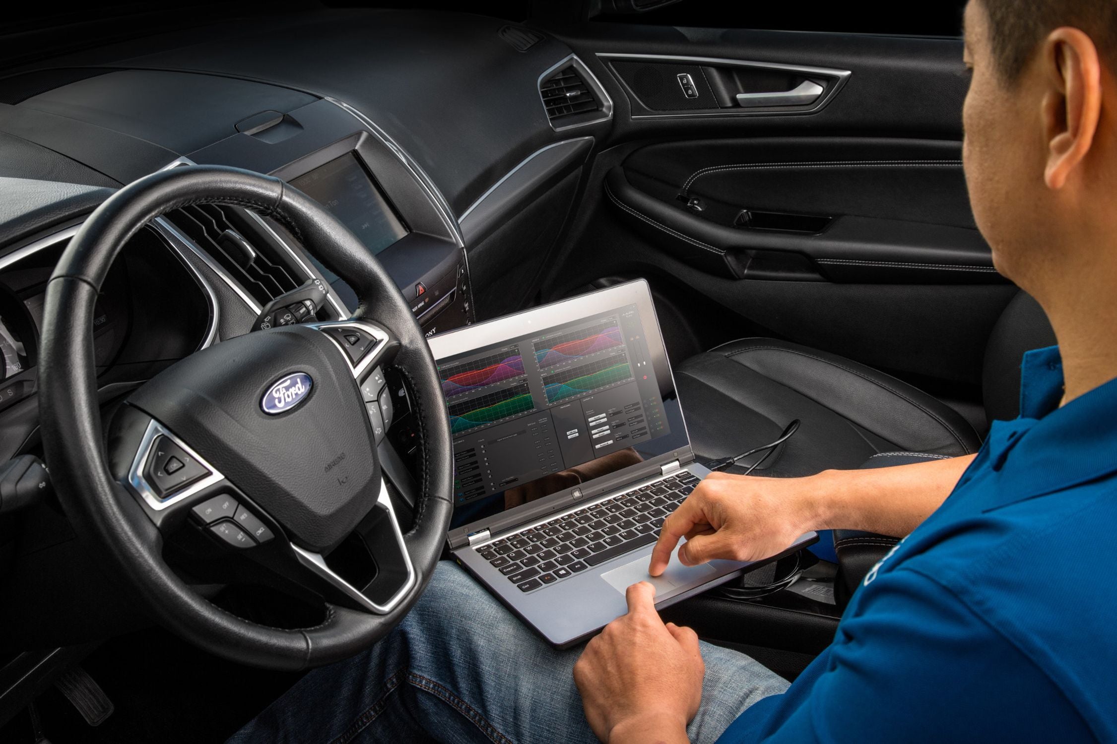 Hand on a Laptop Tuning a FiX-86 with TüN Software in a Ford